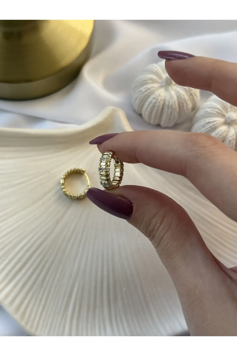 Atelier Emine Taş Detaylı Çelik Küpe