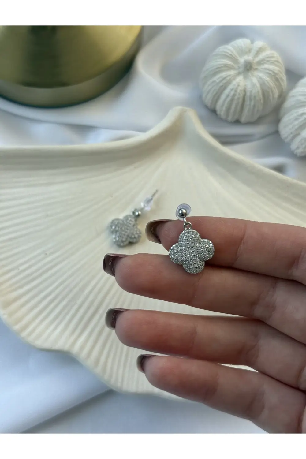 Atelier Emine Taş Kaplama Yonca Küpe