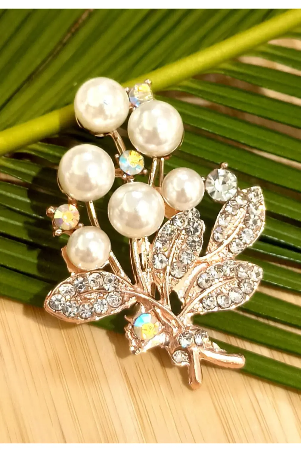 Taşlı Çiçek Figürlü Broş