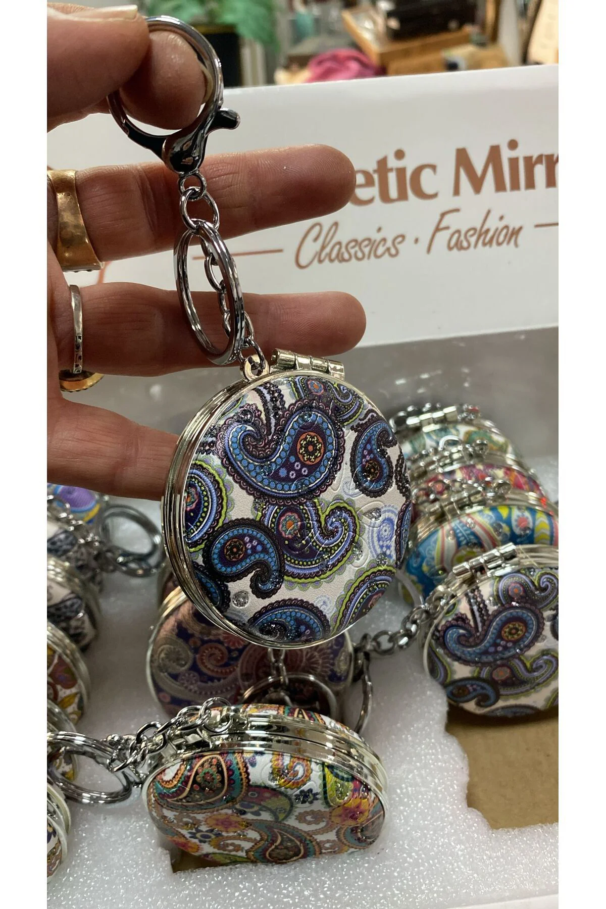 Taşlı El Aynası Anahtarlık 6 cm Taşlı El Aynası Anahtarlık 6 cm
