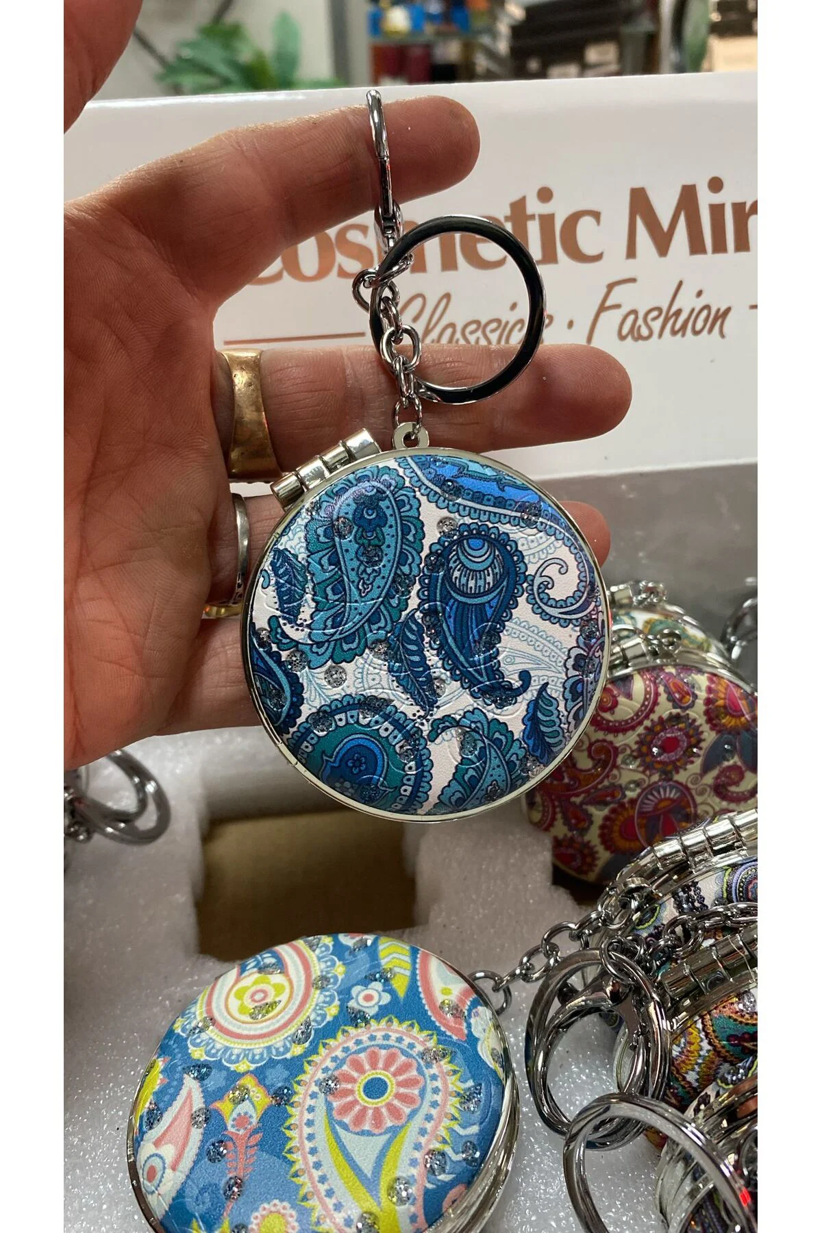 Taşlı El Aynası Anahtarlık 6 cm Taşlı El Aynası Anahtarlık 6 cm