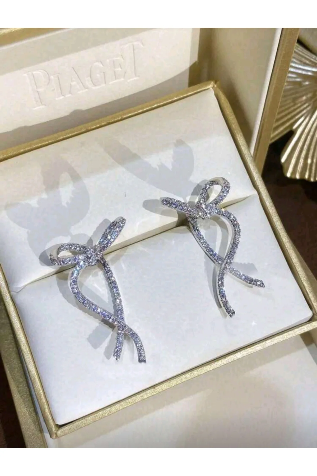Taşlı Fiyonk Küpe