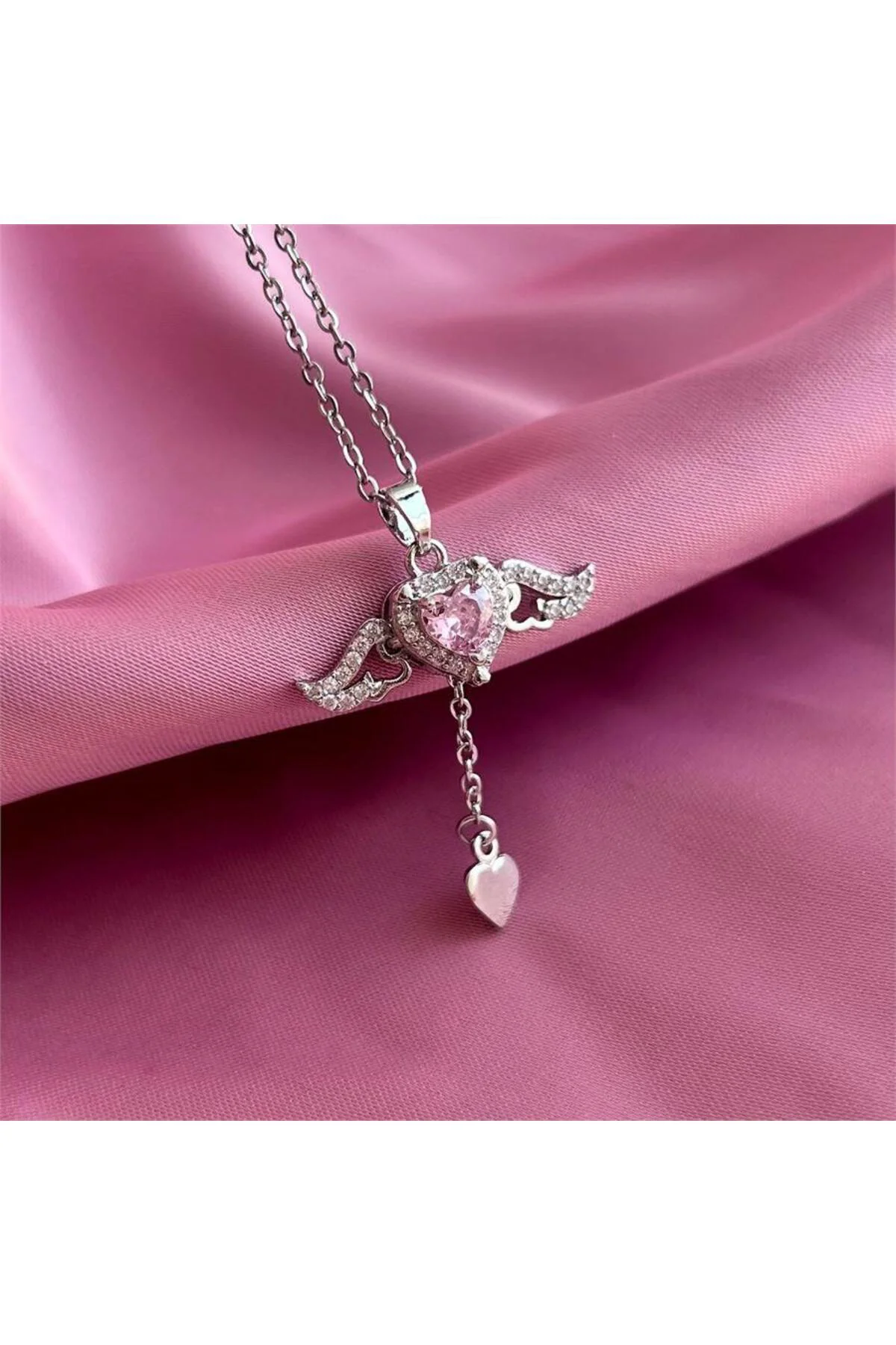Taşlı Kanatlı Sallanan Kalp Silver Zincirli Kolye Taşlı Kanatlı Sallanan Kalp Silver Zincirli Kolye