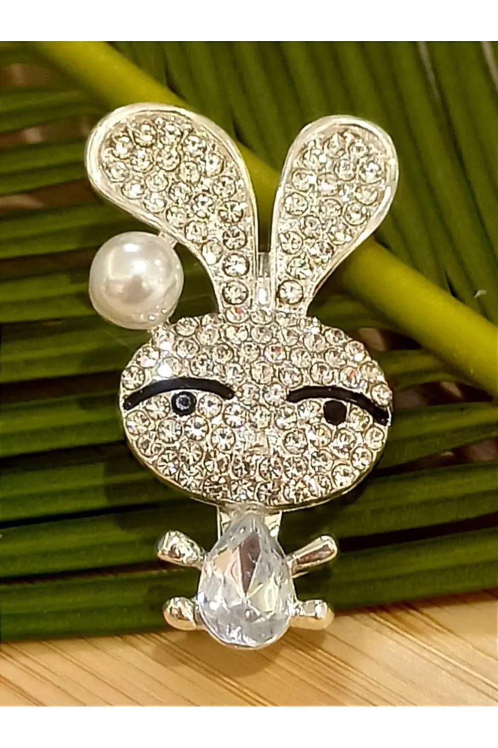 Taşlı Tavşan Figürlü Broş