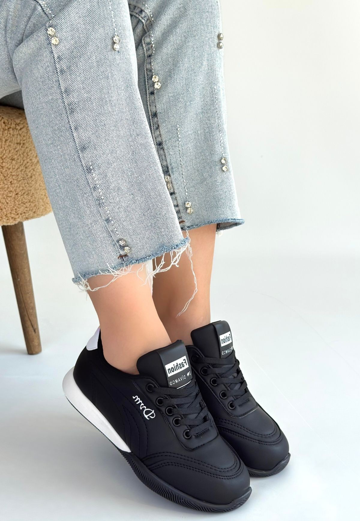 Tawen Siyah Cilt Bağcıklı Spor Ayakkabı Tawen Siyah Cilt Bağcıklı Spor Ayakkabı