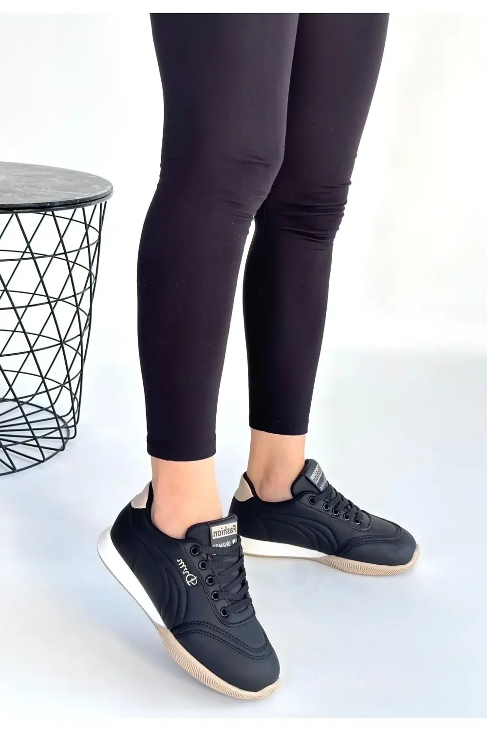 Tawen Siyah Cilt Bej Tabanlı Bağcıklı Spor Ayakkabı