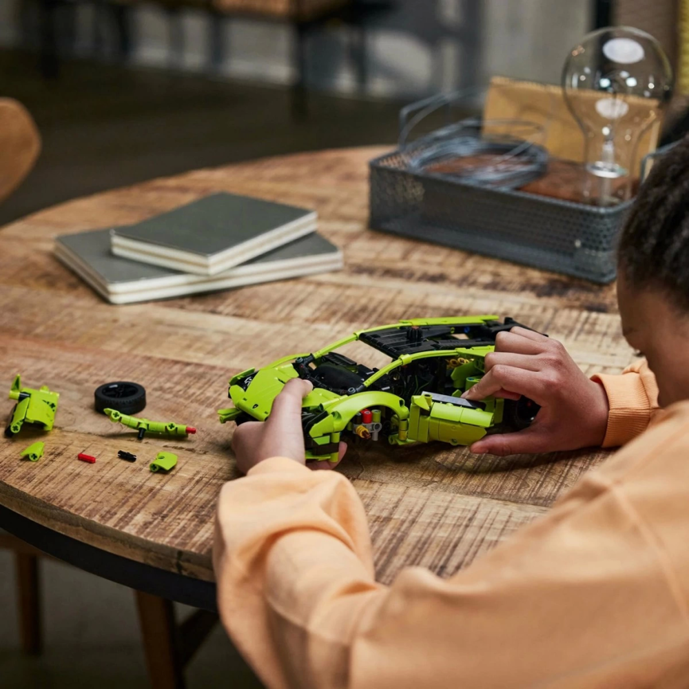 Technic Lamborghini Huracán Tecnica 42161 Oyuncak Yapım Seti 4216