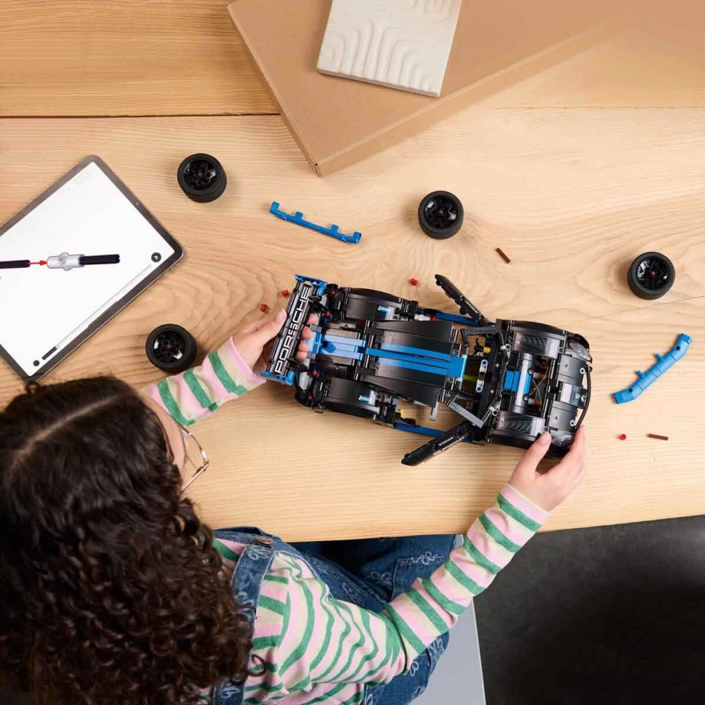 Technic Porsche GT4 e-Performance Yarış Arabası 42176