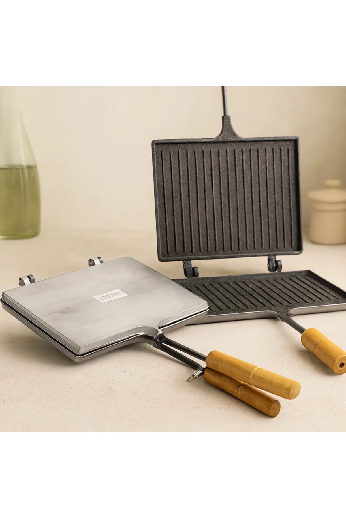Teflon Kaplamalı El Tost Makinesi Teflon Kaplamalı El Tost Makinesi