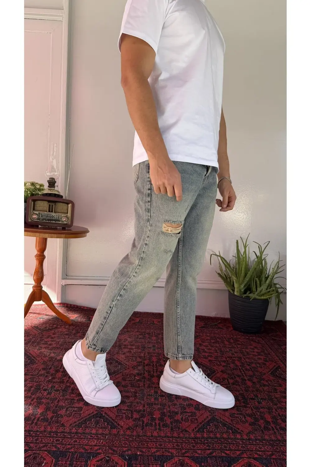 Tek Diz Üstü Yırtık Boyfriend Jean