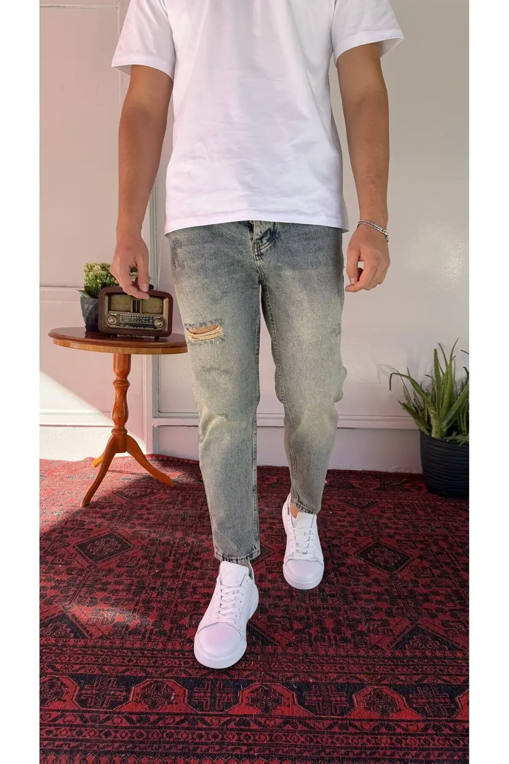 Tek Diz Üstü Yırtık Boyfriend Jean