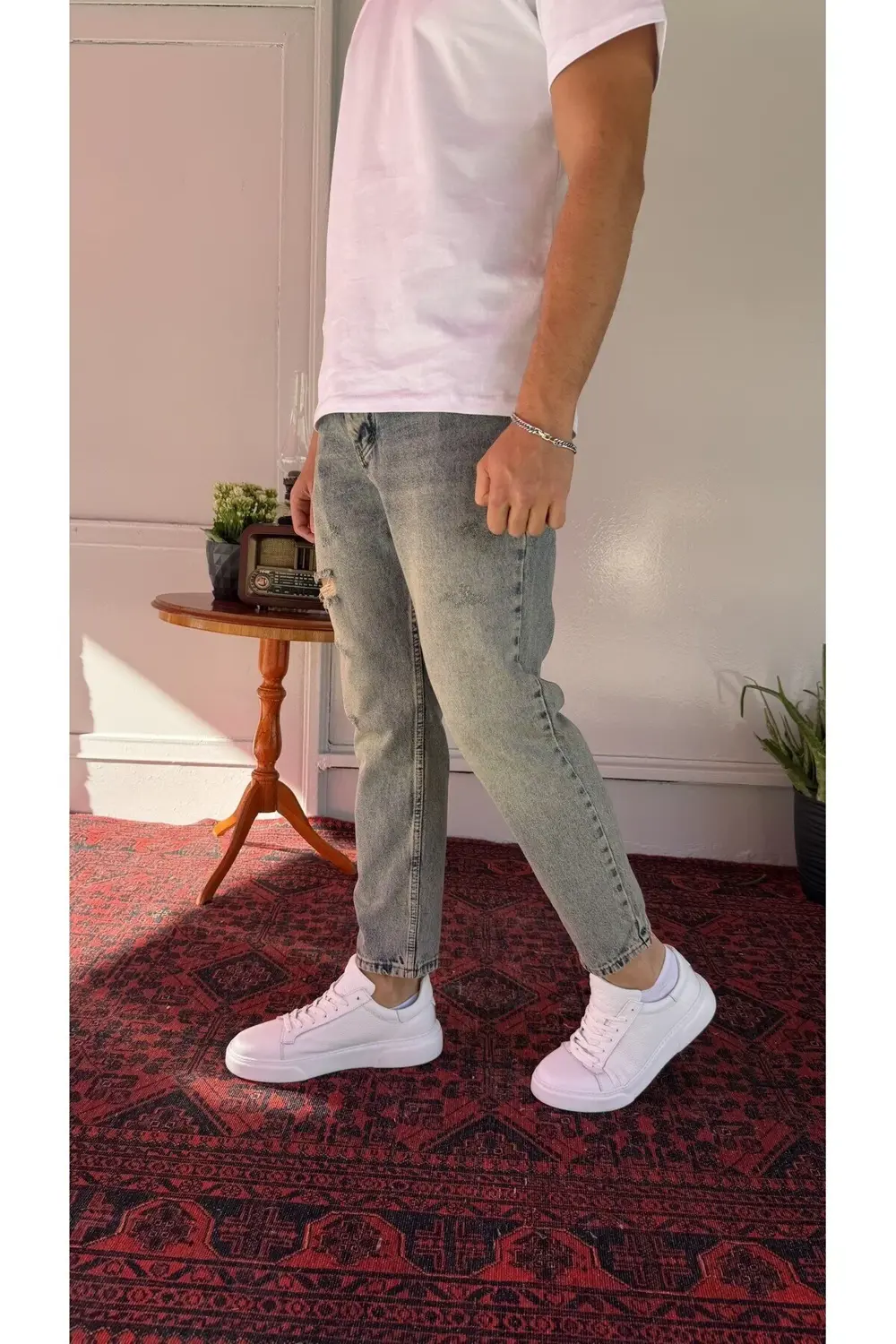 Tek Diz Üstü Yırtık Boyfriend Jean