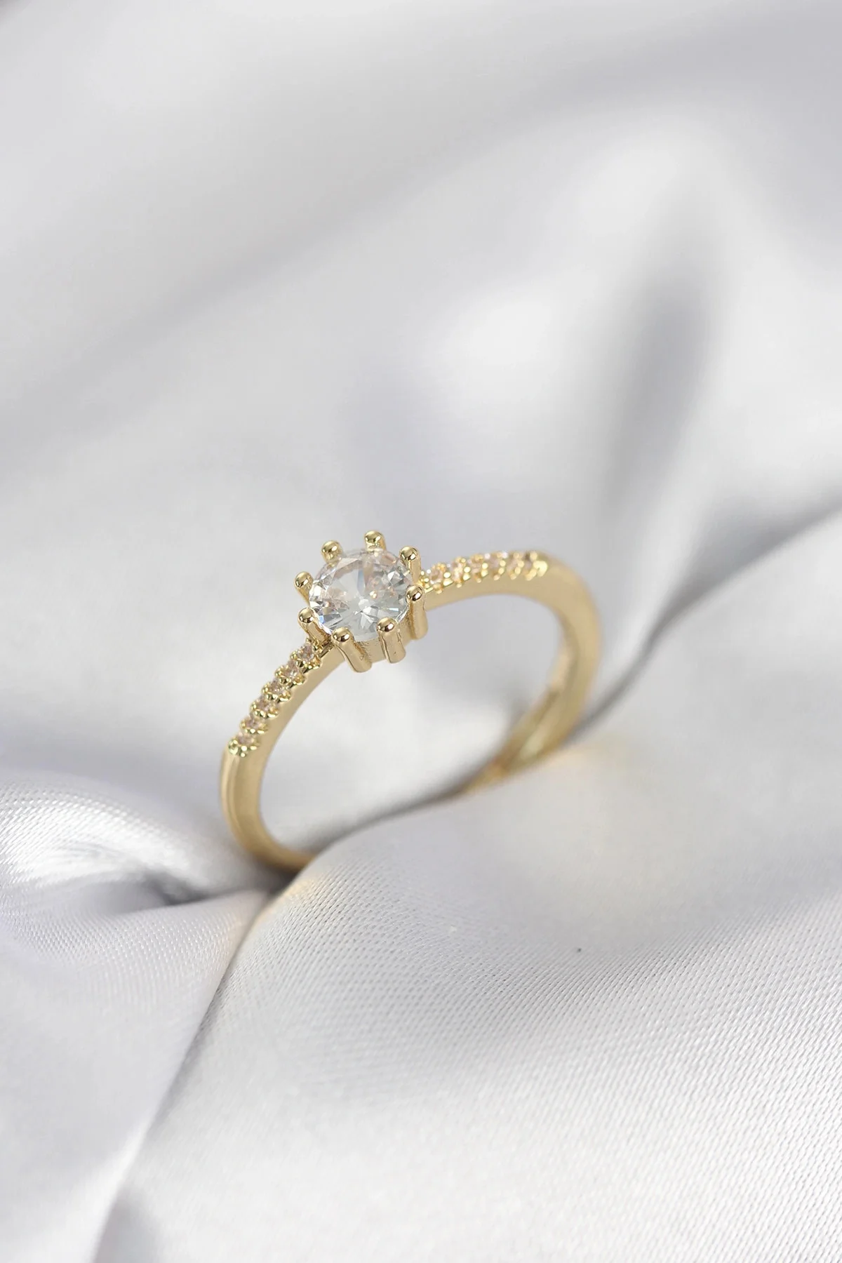 Tek Taş Model Gold Renk Zirkon Taşlı Kadın Yüzük