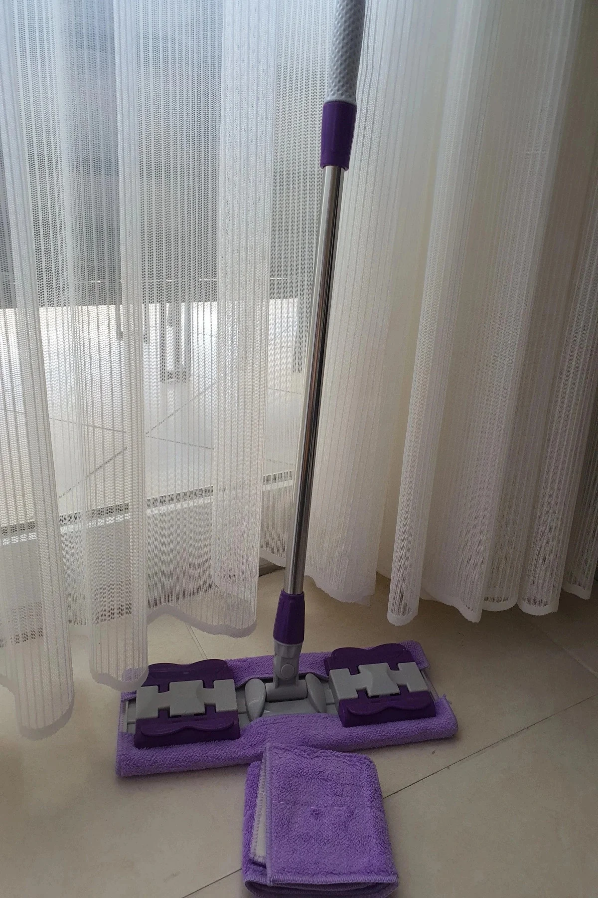 Teleskobik Cam Yer Tavan Silme - İstediğin Bezi Tak Kullan - 4 Mandallı -Yedek Bezli Mop Seti - Görsel 2