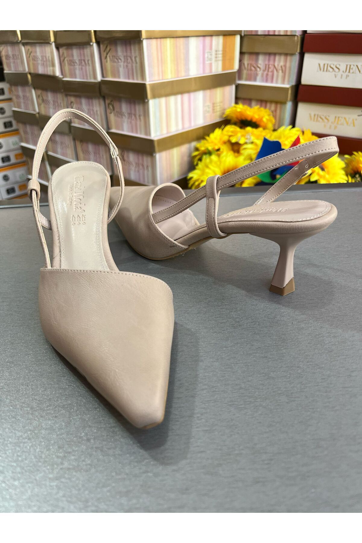 TEN NUD 6 CM KADEH TOPUK SİMETRİ SİVRİBURUN ARKASI AÇIK KADIN TOP