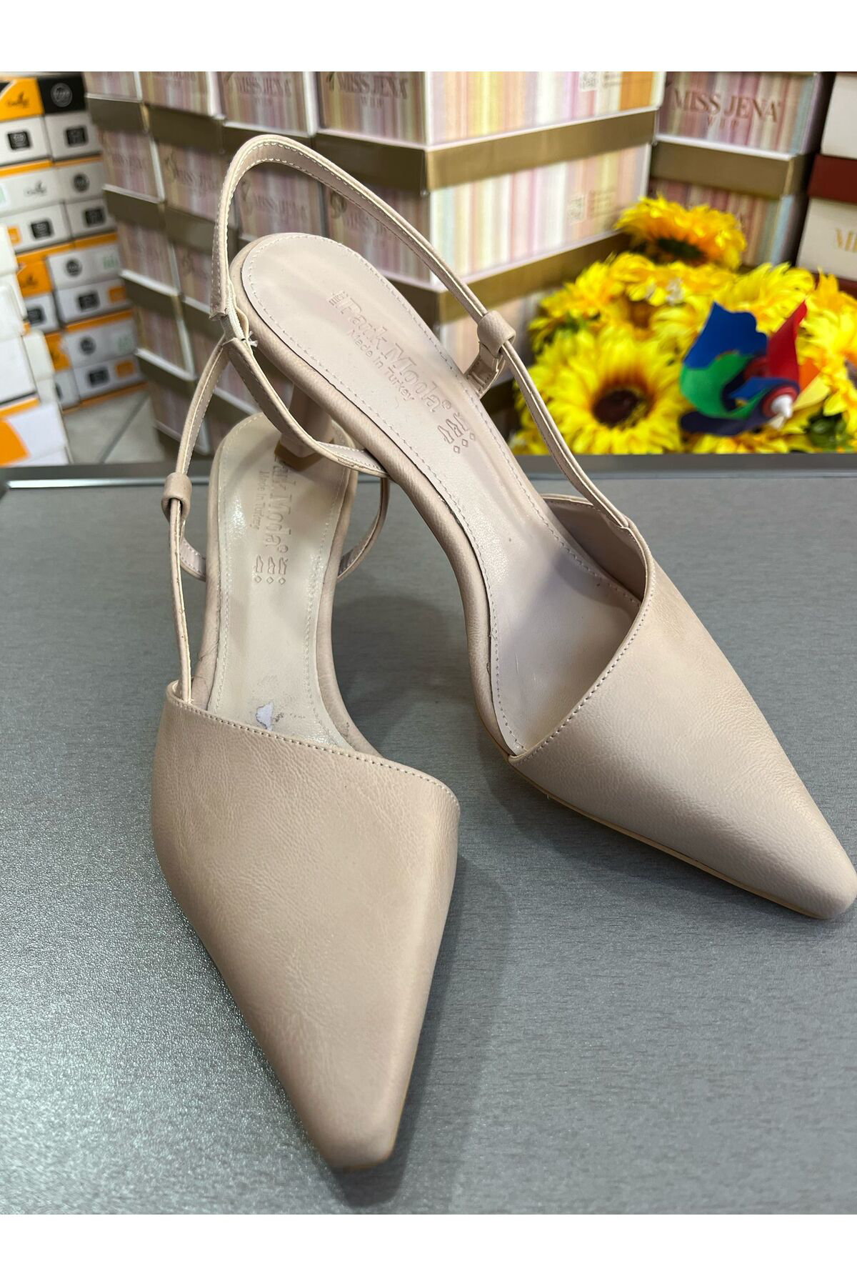 TEN NUD 6 CM KADEH TOPUK SİMETRİ SİVRİBURUN ARKASI AÇIK KADIN TOP