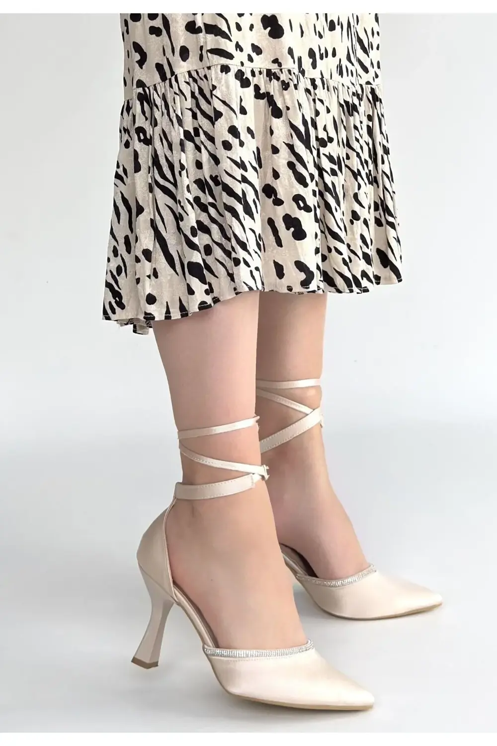 Tenja Bej Saten Bilekten Bağcıklı Topuklu Ayakkabı