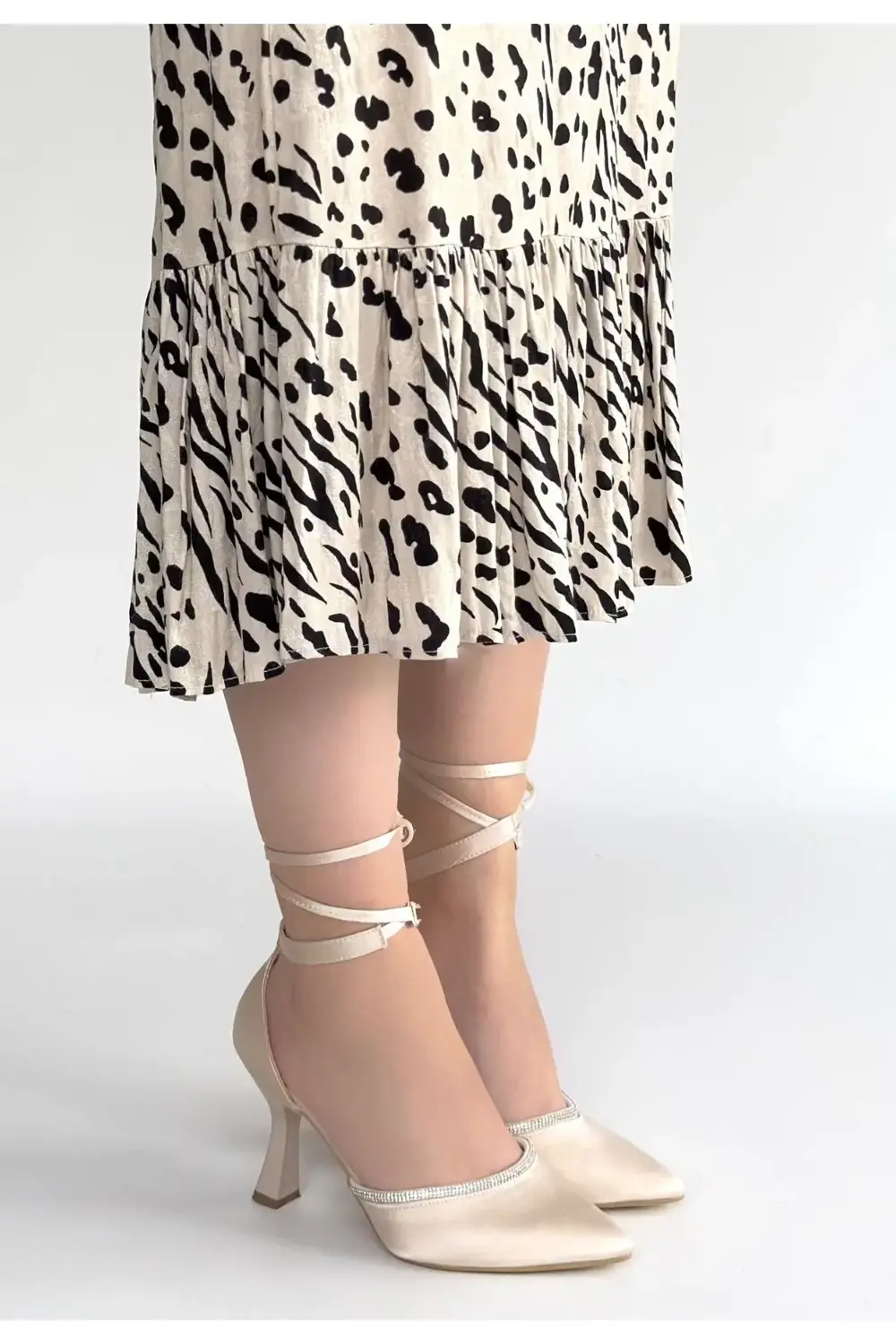 Tenja Bej Saten Bilekten Bağcıklı Topuklu Ayakkabı