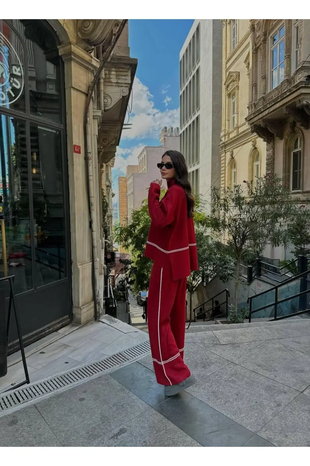 TESETTÜR KENDİNDEN BOĞAZLI ÇİZGİLİ KADIN TRİKO TAKIM