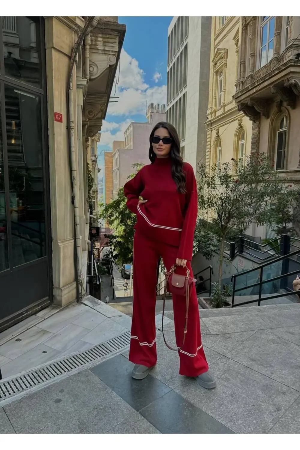 TESETTÜR KENDİNDEN BOĞAZLI ÇİZGİLİ KADIN TRİKO TAKIM