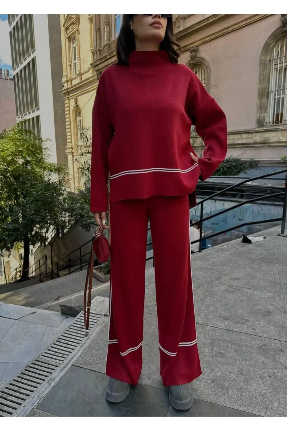 TESETTÜR KENDİNDEN BOĞAZLI ÇİZGİLİ KADIN TRİKO TAKIM