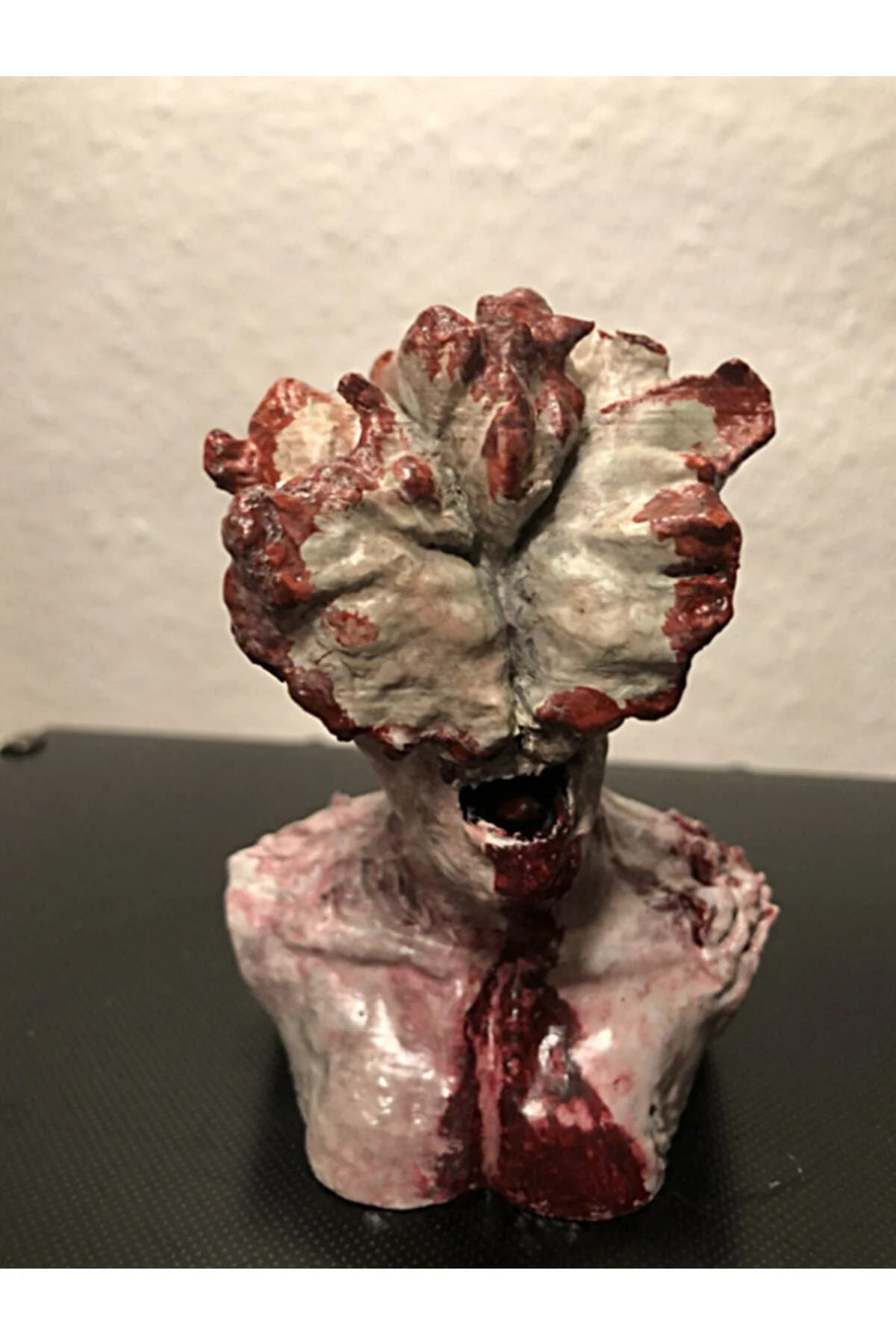 The Last Of Us Takırdayan Boyalı Figür 10 Cm