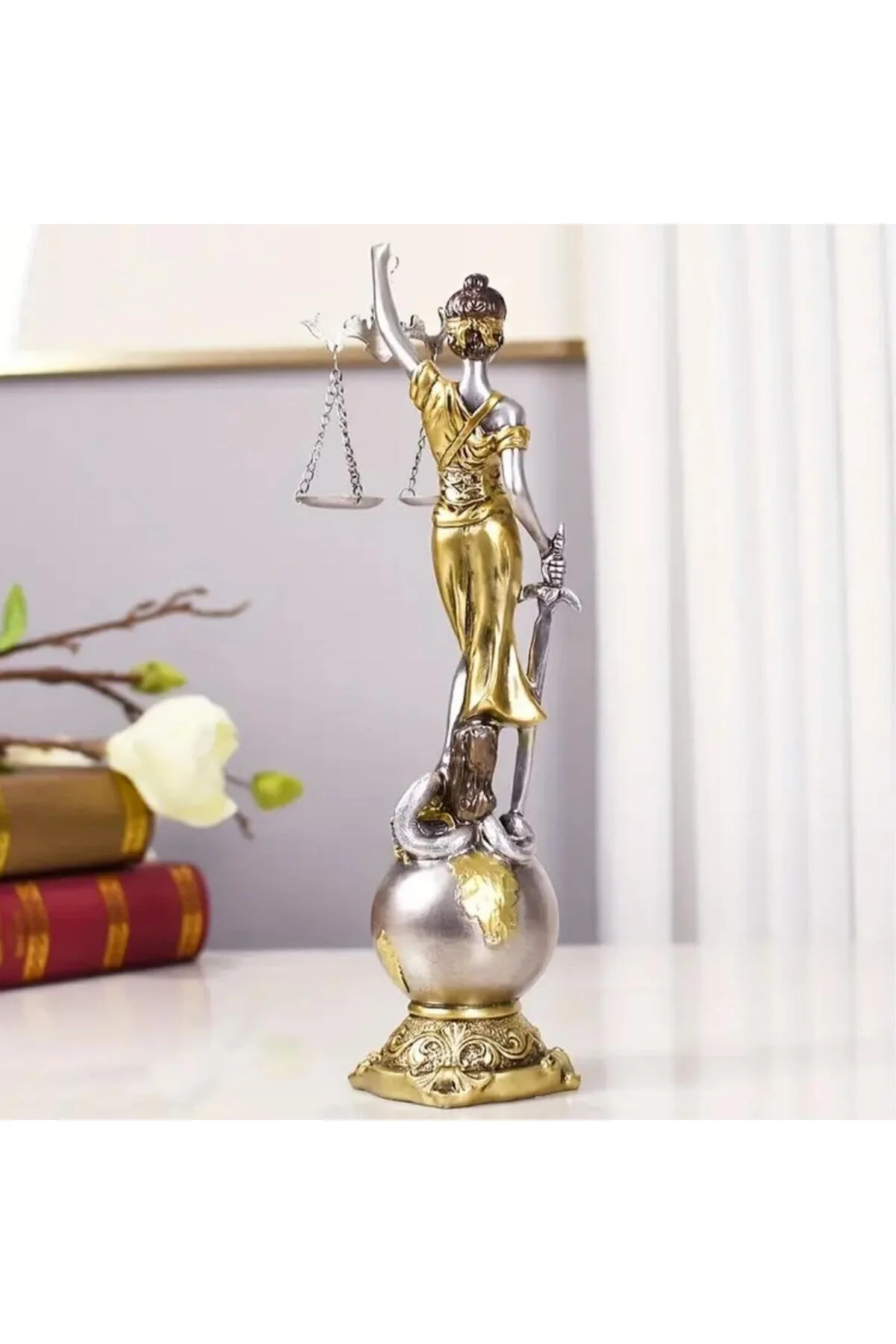 Themis Adalet Terazisi Heykeli ve Dünya Biblo Gümüş 24cm
