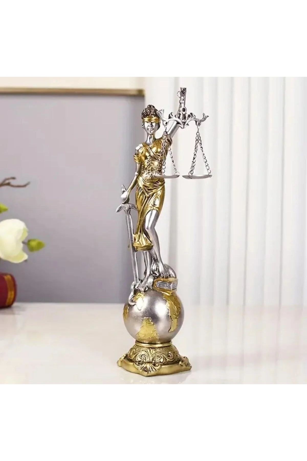 Themis Adalet Terazisi Heykeli ve Dünya Biblo Gümüş 24cm