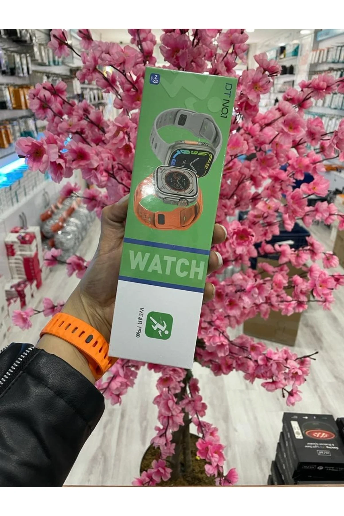 Titanyum Kasa Bluetooth Aramalı Akıllı Saat, Nabız ve Uyku Takibi Özellikli, Siyah Silikon Kordonlu