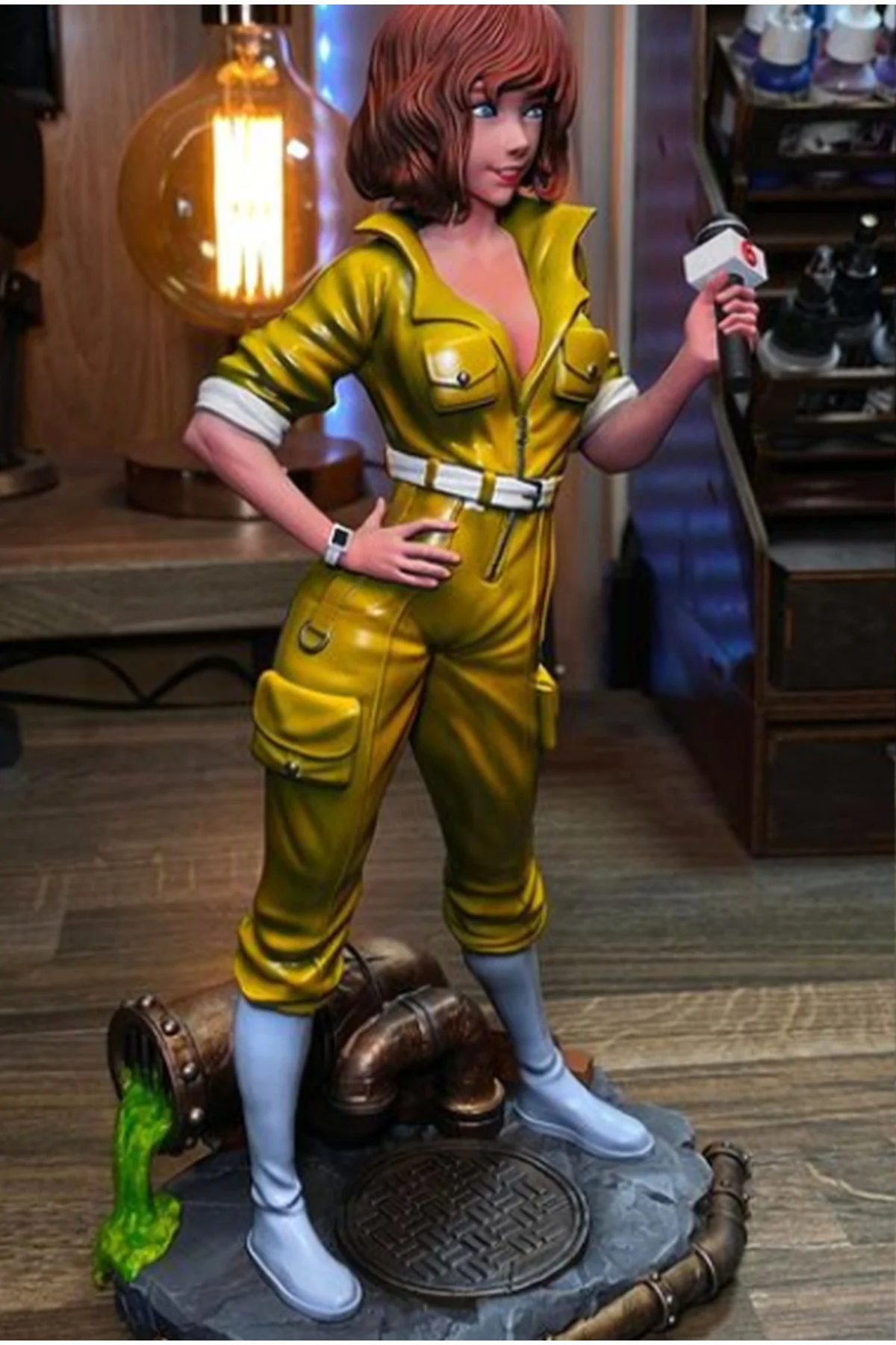 TMNT April O'Neil Boyalı Figür Ninja Kaplumbağalar April O'Neil Figür Büyük Boy 20CM