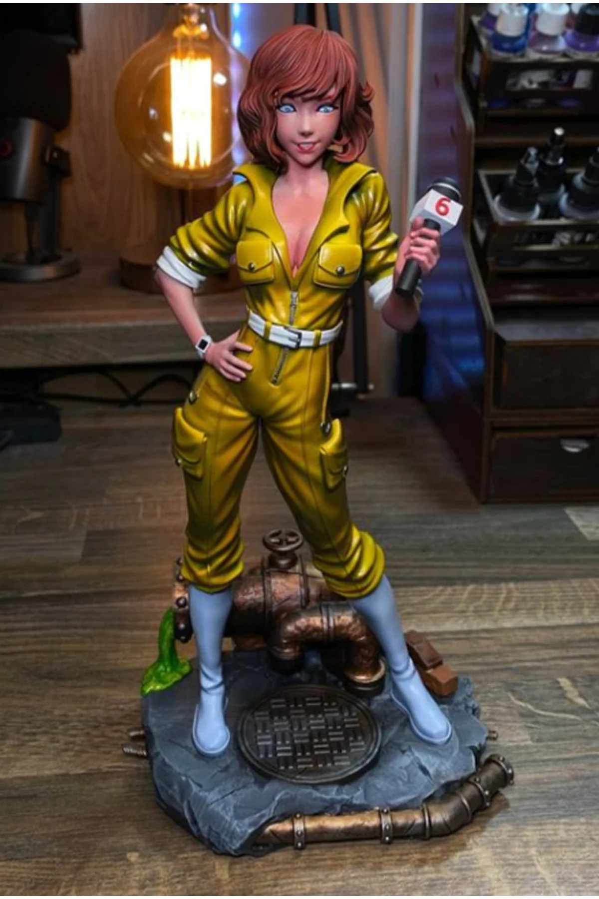 TMNT April O'Neil Boyalı Figür Ninja Kaplumbağalar April O'Neil Figür Büyük Boy 20CM
