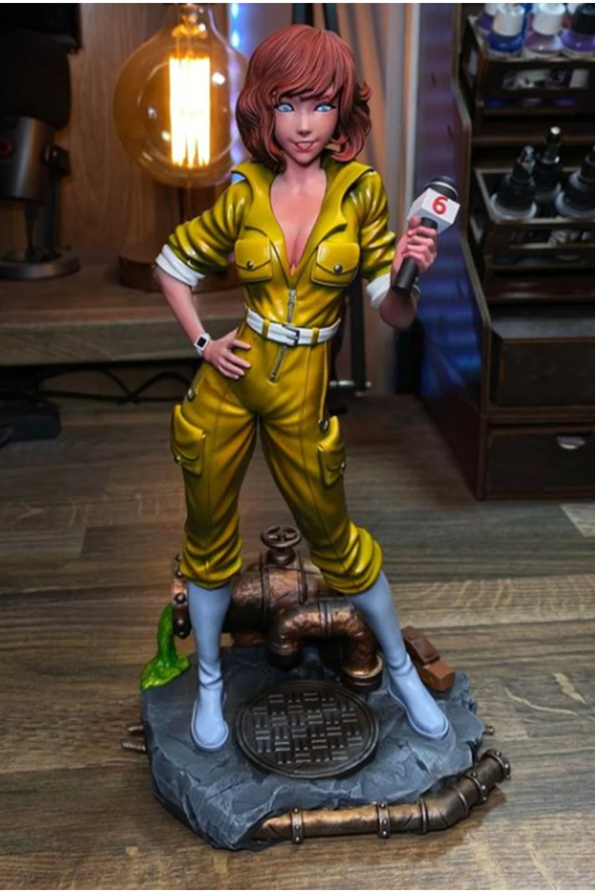 TMNT April O'Neil Boyalı Figür Ninja Kaplumbağalar April O'Neil Figür Büyük Boy 20CM