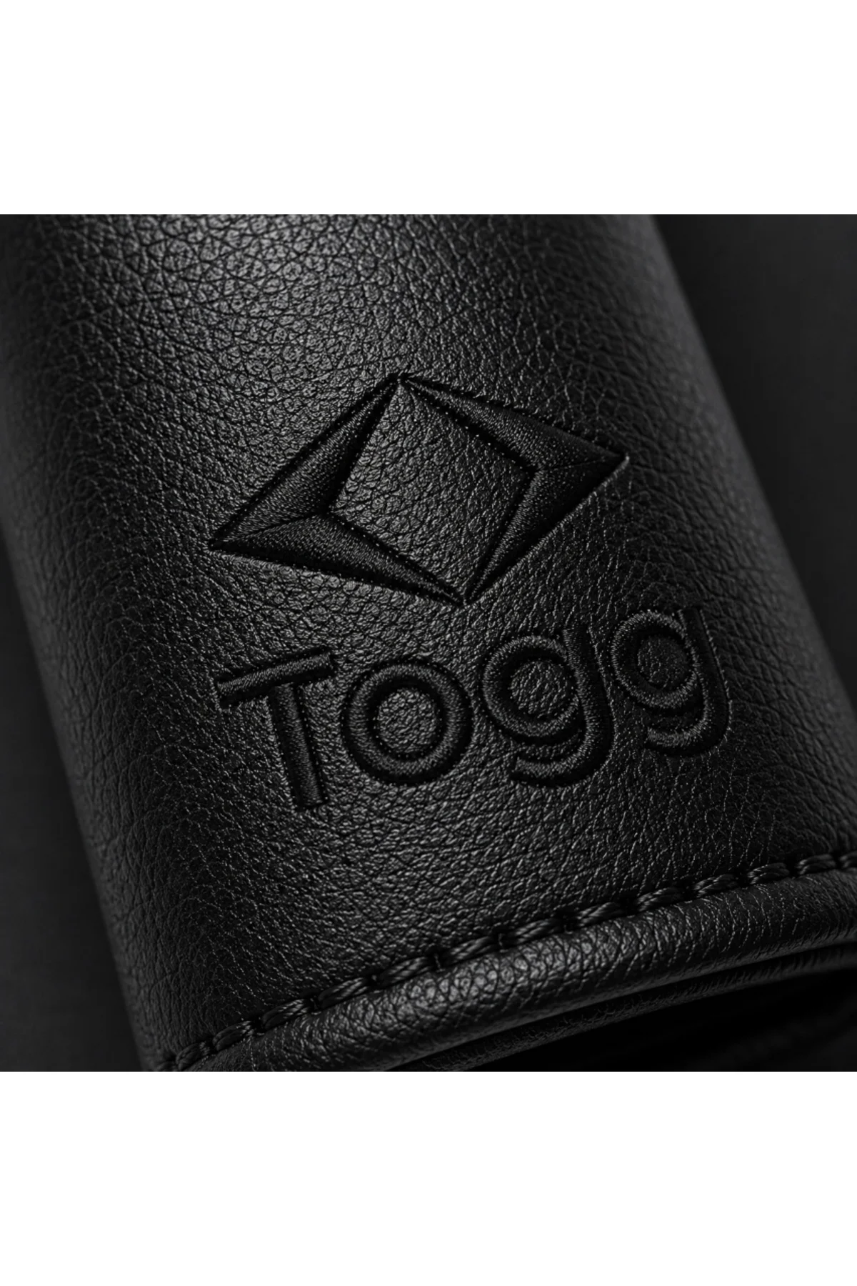 Togg Black Serisi 4 Parça Oto Boyun Yastığı ve Emniyet Kemer Pedi Seti – 2 Yastık + 2 Kemer Pedi, Siyah Nakışlı Togg Black Serisi 4 Parça Oto Boyun Yastığı ve Emniyet Kemer Pedi Seti – 2 Yastık + 2 Kemer Pedi, Siyah Nakışlı - Görsel 2