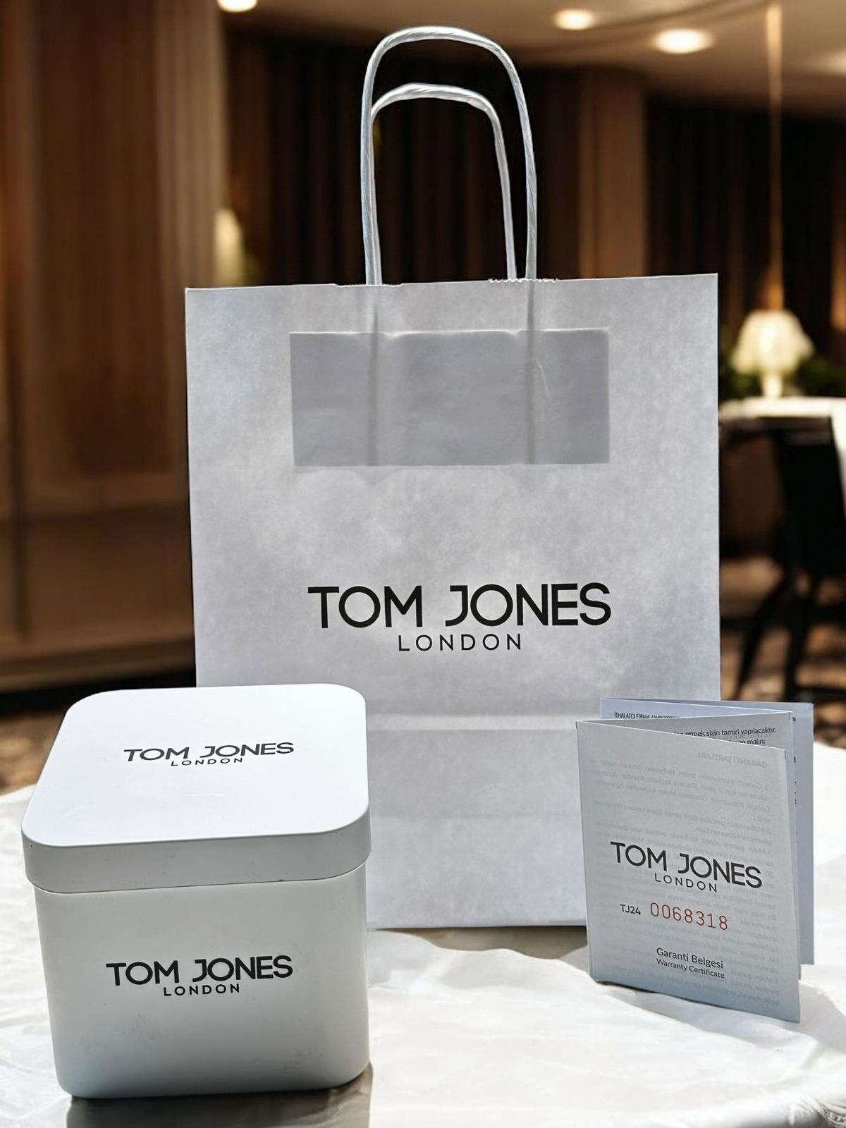 Tom Jones Çelik Kordon 3 Atm Suya Dayanıklı 2 Yıl Garantili Erkek Tom Jones Çelik Kordon 3 Atm Suya Dayanıklı 2 Yıl Garantili Erkek