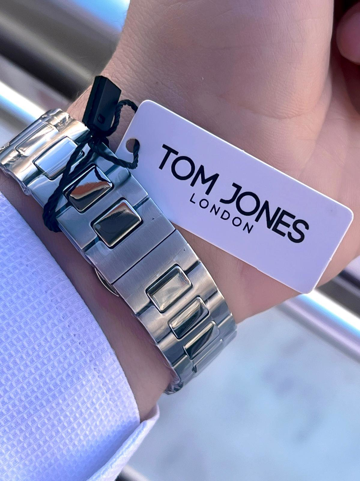 Tom Jones Çelik Kordon 3 Atm Suya Dayanıklı 2 Yıl Garantili Erkek Tom Jones Çelik Kordon 3 Atm Suya Dayanıklı 2 Yıl Garantili Erkek
