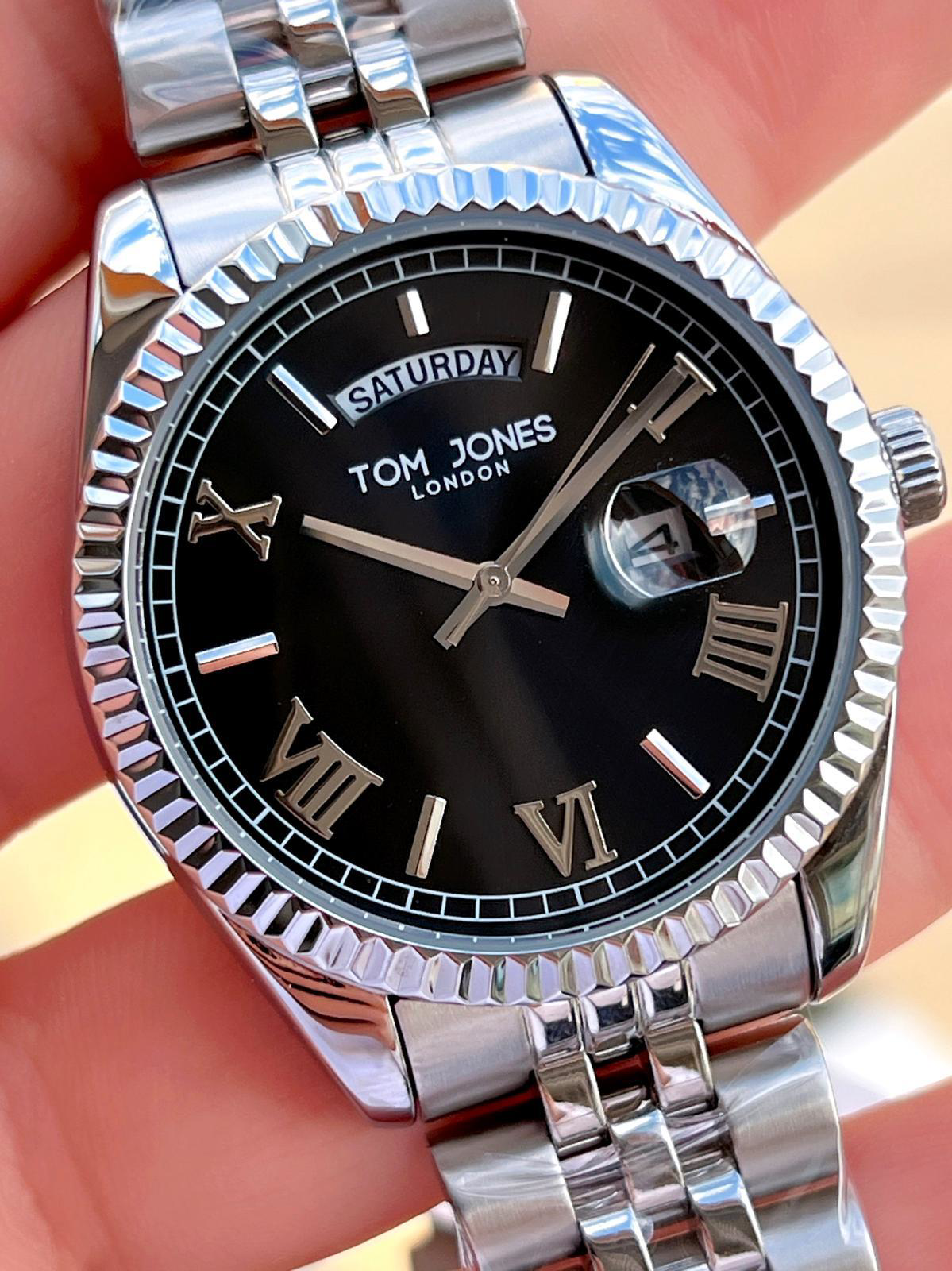 Tom Jones Çelik Kordon 3 Atm Suya Dayanıklı 2 Yıl Garantili Erkek Tom Jones Çelik Kordon 3 Atm Suya Dayanıklı 2 Yıl Garantili Erkek