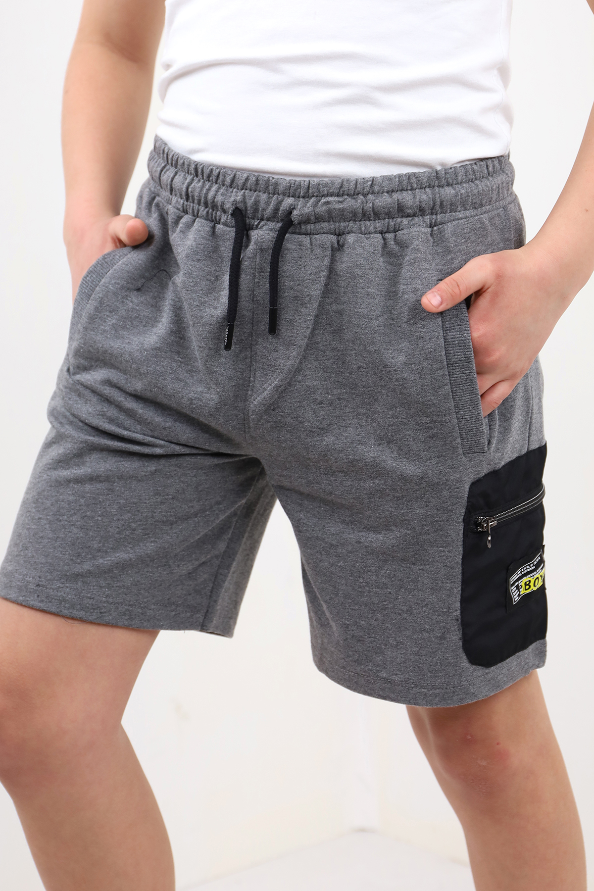 Toontoy  Erkek Çocuk Paça Kısmı Cepli Arma Detaylı Fermuarlı Şort