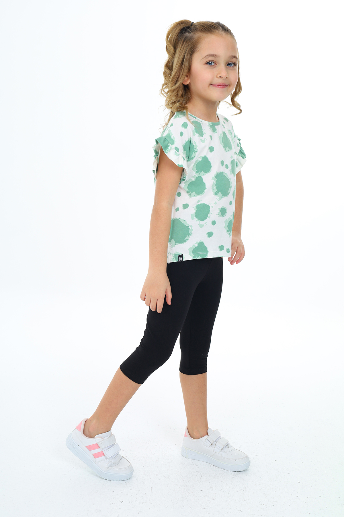 Toontoy Kız Çocuk Batik Desenli Armalı Kaprili Takım