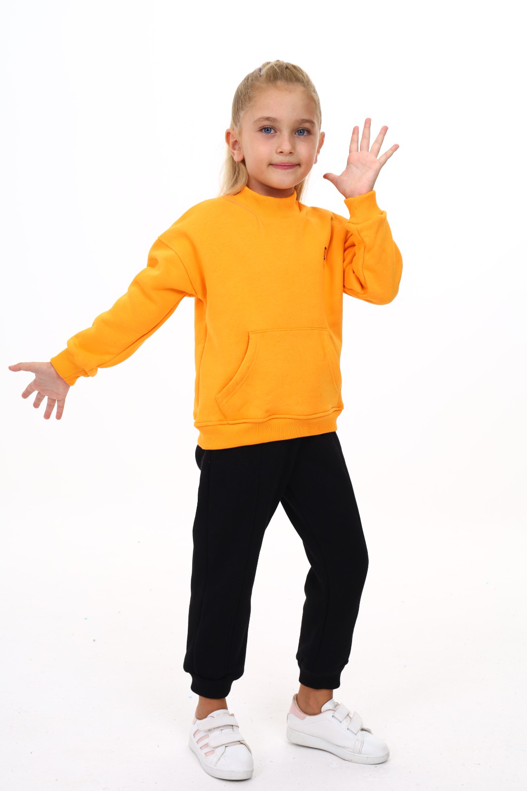 Toontoy Kız Çocuk Yarım Balıkçı Yaka Göğsü Nakışlı Eşofman Takım