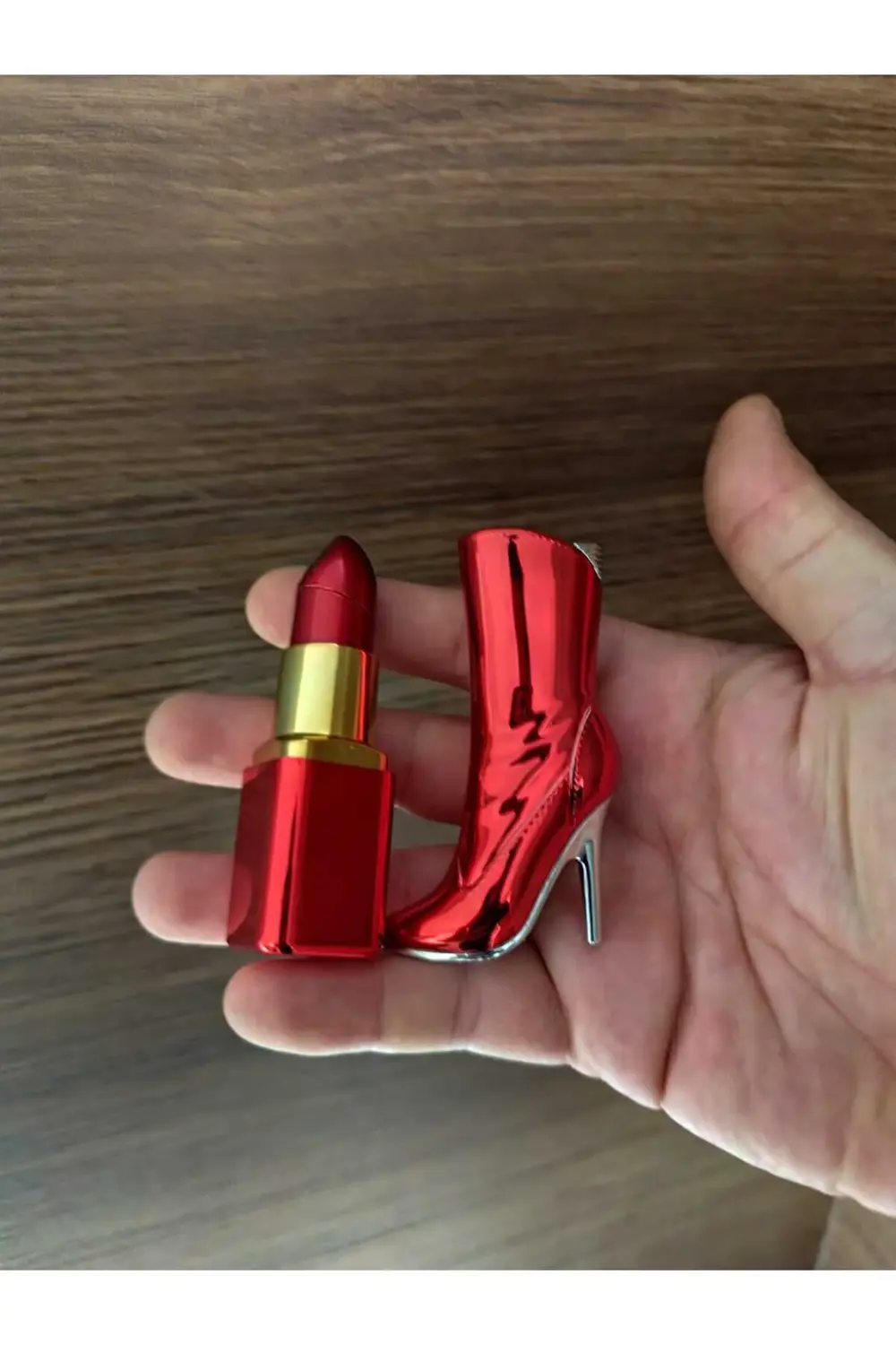 TOPUKLU ÇİZME VE RUJ ÇAKMAK KOMBİN