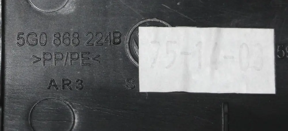 Torpido Yan Kapak Sağ (VW Orjinal)(5G0868224B)(Golf 7)