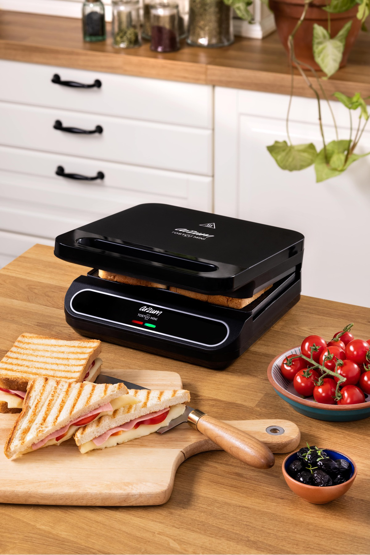 Tostçu Mini Tost Makinesi 2 Dilim Kapasiteli 750W Siyah - AR2052-