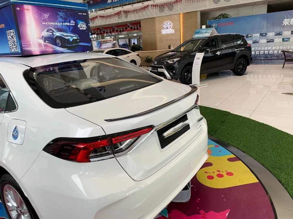 Toyota Corolla Uyumlu E210 (2018 Sonrası) Bagaj Üstü Spoiler (Pla
