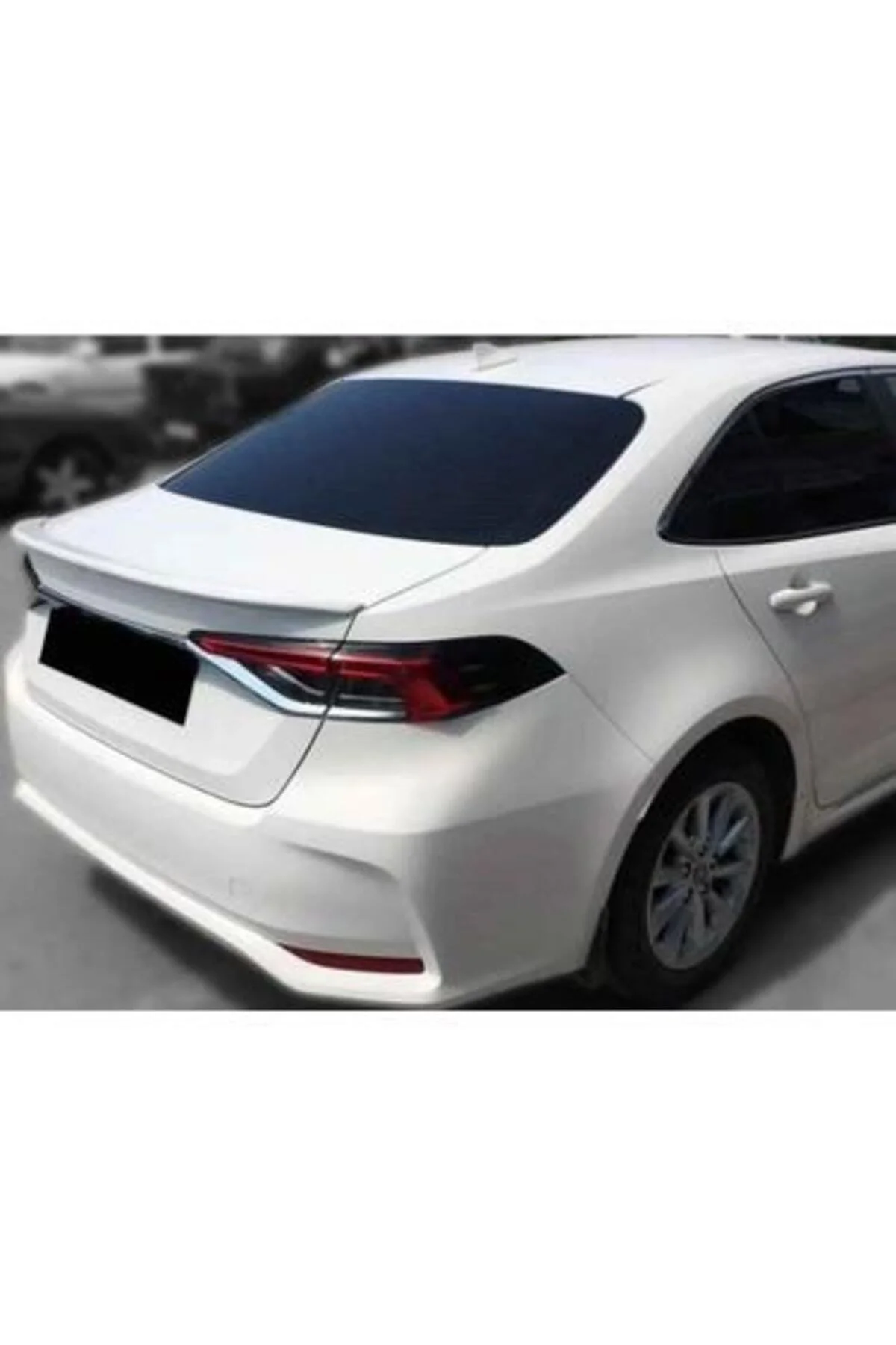 Toyota Corolla Beyaz Spoiler