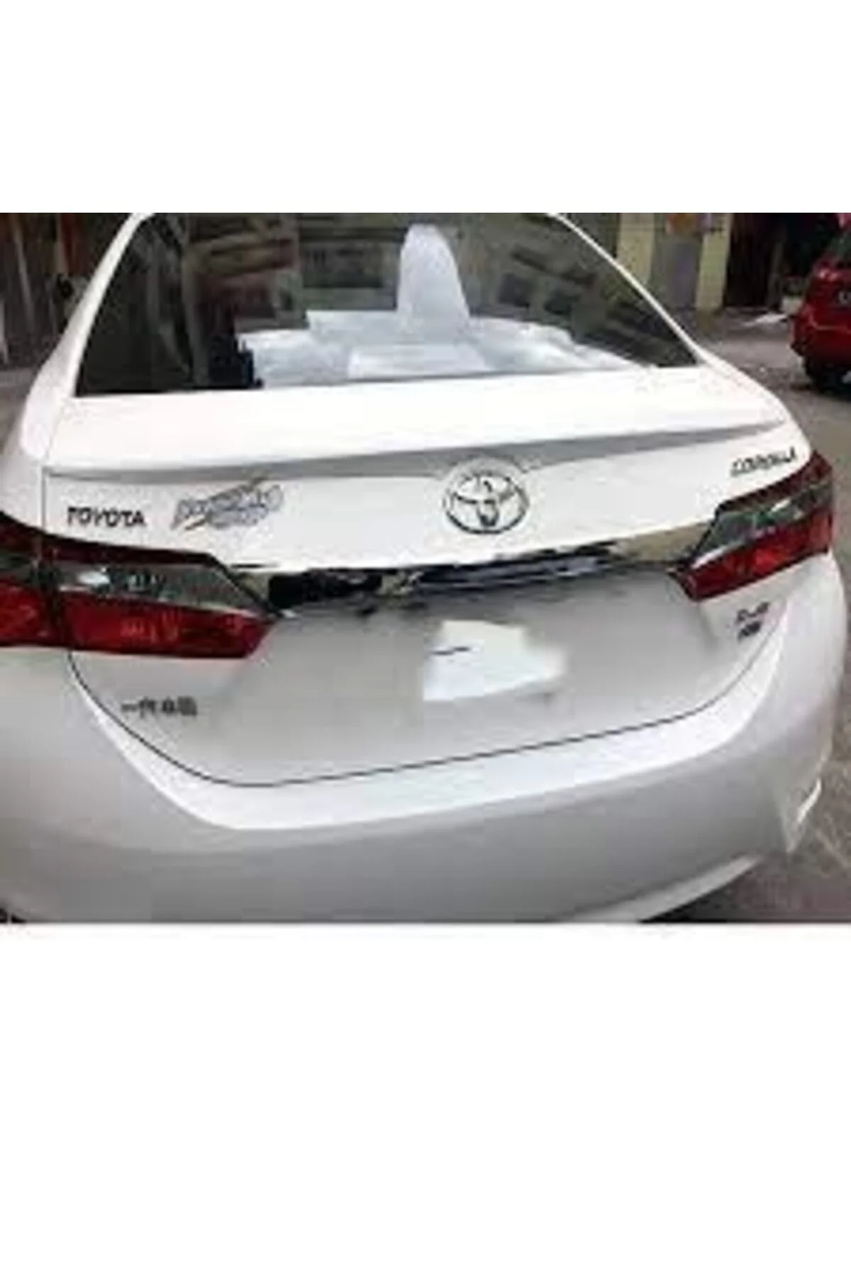 Toyota Corolla Beyaz Spoiler