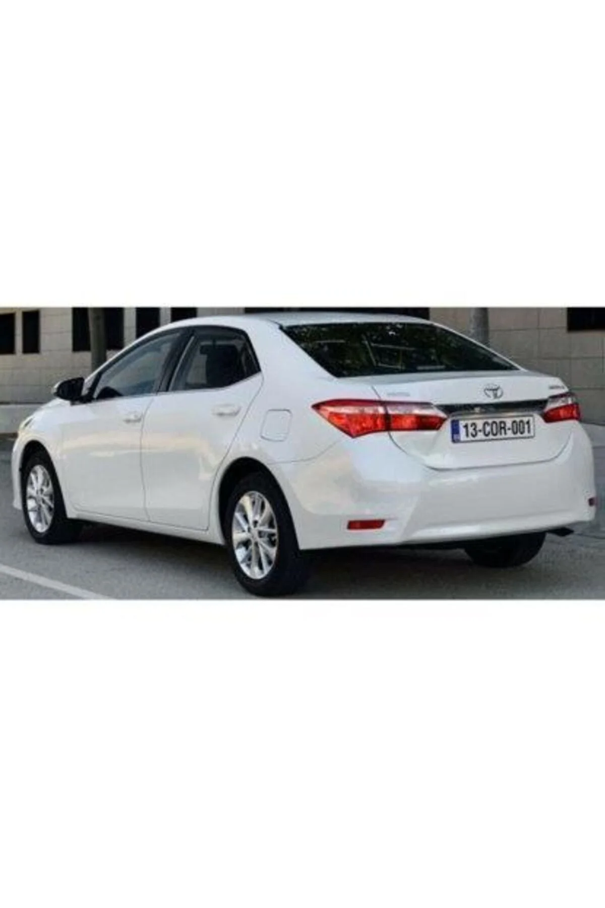 Toyota Corolla Beyaz Spoiler