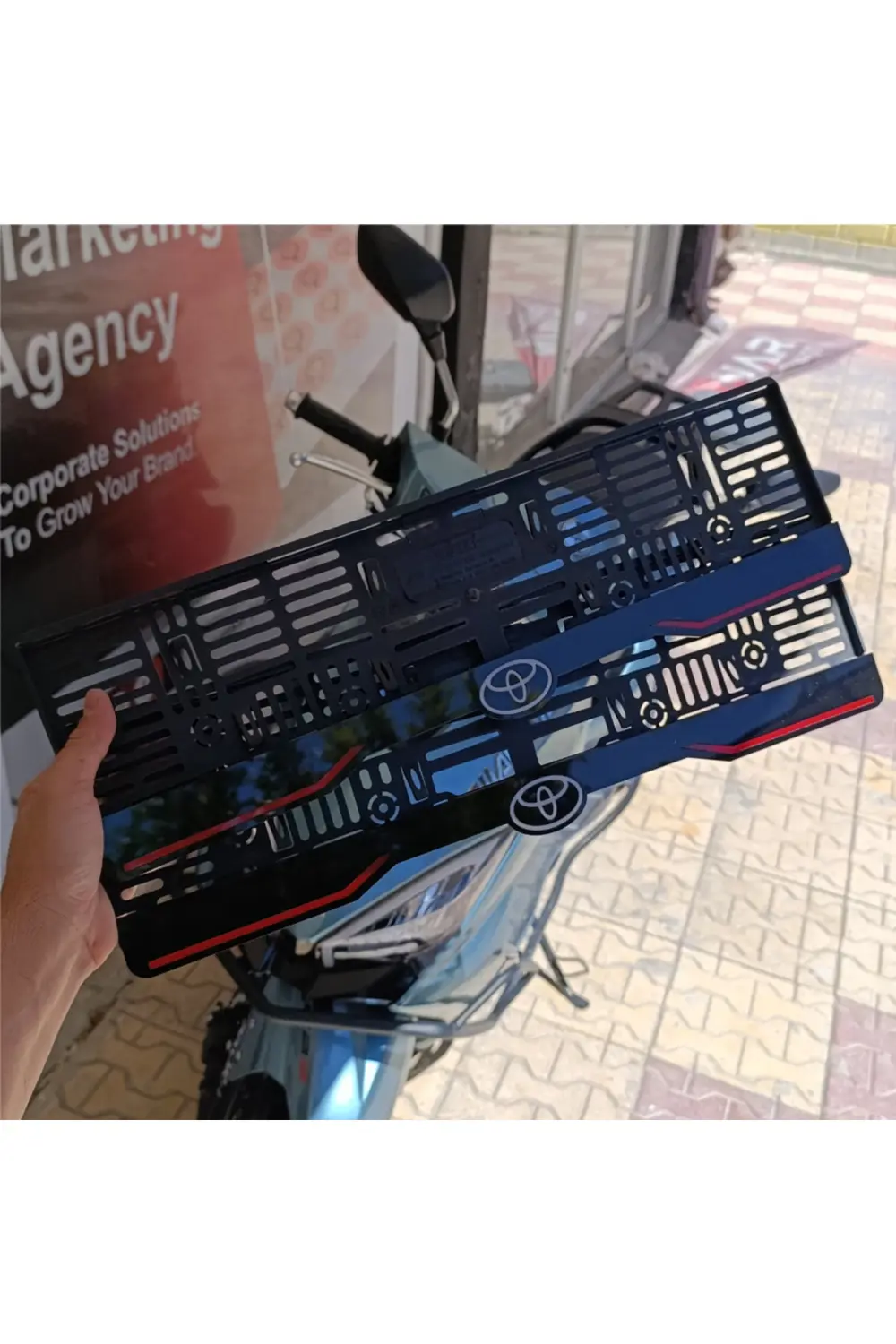 Toyota- Toyota Logolu Tüm Araçlarla Uyumlu Pleksi Plakalık 2 Adet