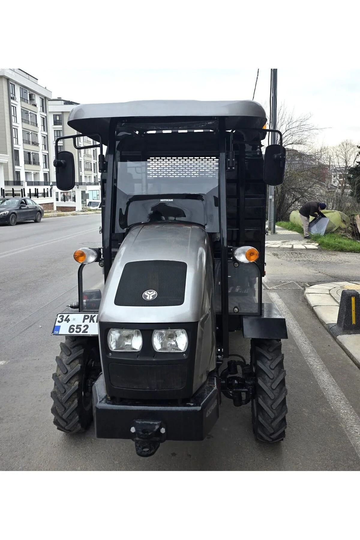 Tracar T 240 Ön Cam 2023-2026 Model 70-89cm Şeffaf Renkli 4mm