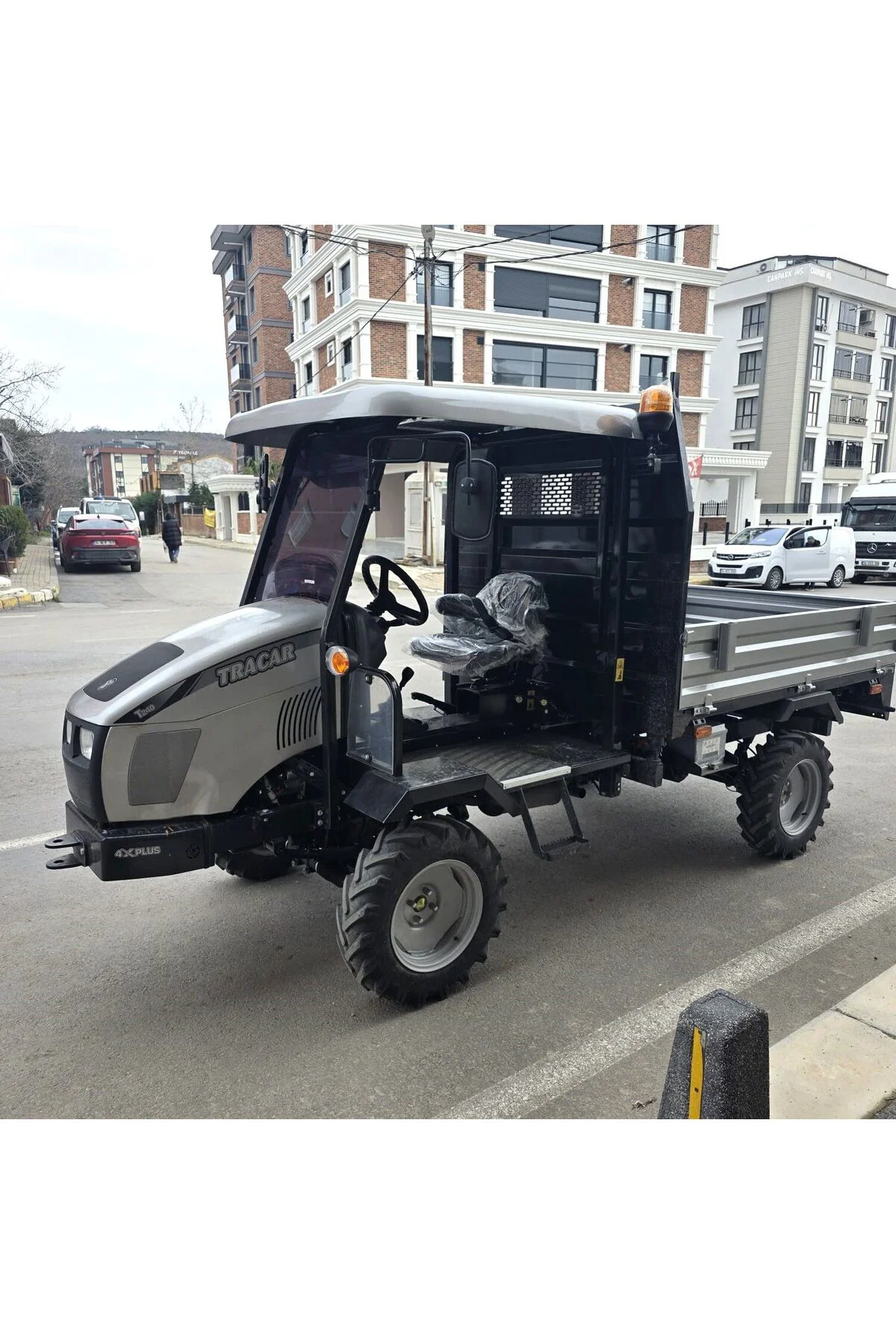 Tracar T 240 Ön Cam 2023-2026 Model 70-89cm Siyah Renkli 4mm