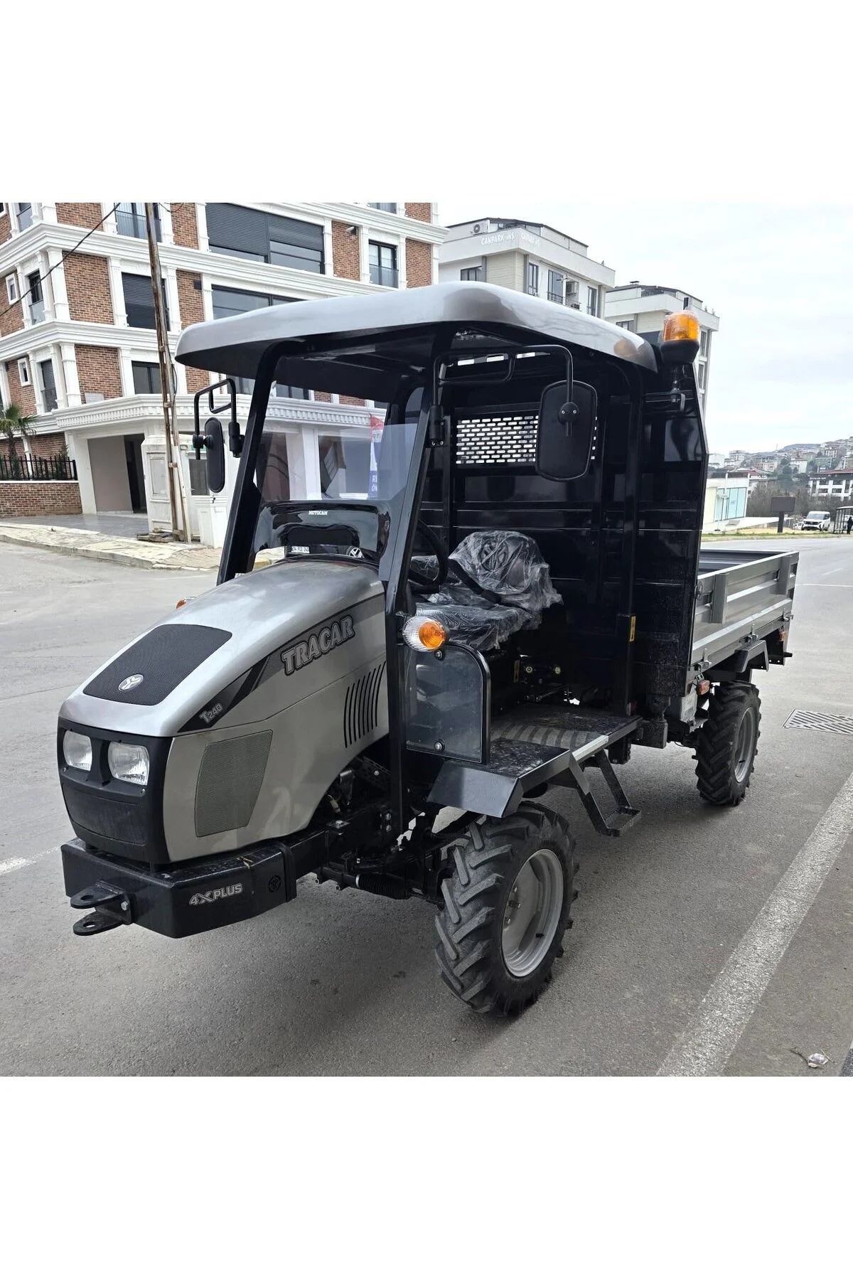 Tracar T 240 Ön Cam 2023-2026 Model 70-89cm Füme Renkli 4mm